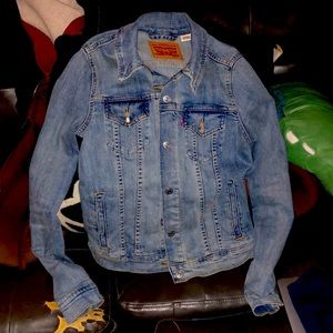 Levi’s denim jacket. Nice wash and fit 🌸🌸🌸